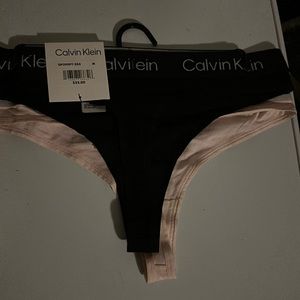 CK M thongs